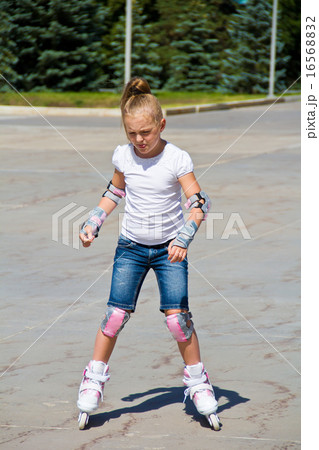 Learning girl on roller skates 16568832