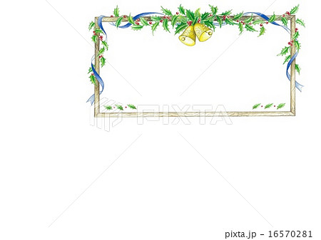 ヨコ型名札サイズの木目調枠にクリスマスベルと青リボンとヒイラギの葉を絡ませ枠の中に文字入れ可能のイラスト素材