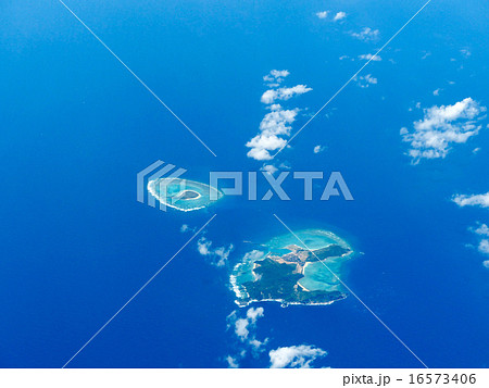 渡名喜島上空 16573406