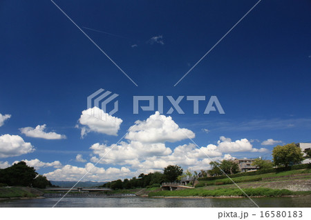 京都の夏の鴨川 京都の夏の鴨川 16580183