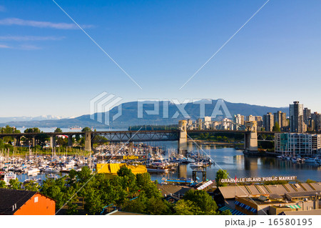 バンクーバーの風景、グランヴィル・ブリッジからの眺め バンクーバーの風景、グランヴィル・ブリッジからの眺め 16580195
