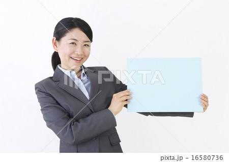ブルーボードを持つ女性 ブルーボードを持つ女性 16580736