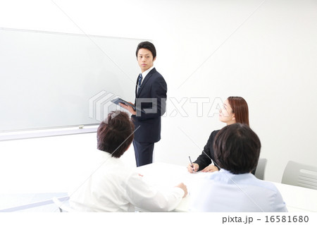 プレゼン 16581680