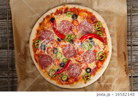 Delicious home made pizza Delicious home made pizza 16582148