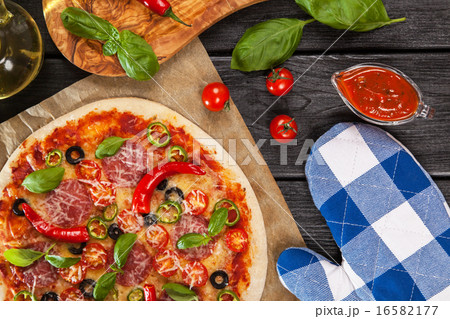 Delicious home made pizza Delicious home made pizza 16582177