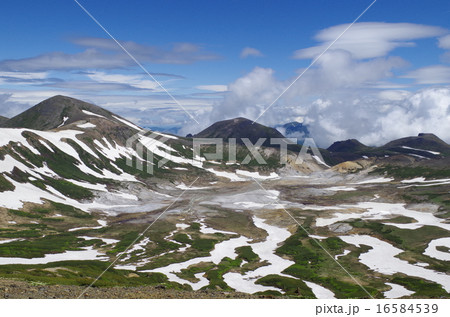 大雪山のお鉢と外輪山 16584539
