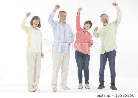 4人のシニア 16585950