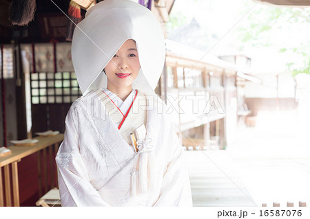 Bride's kimono by pure white dress 16587076