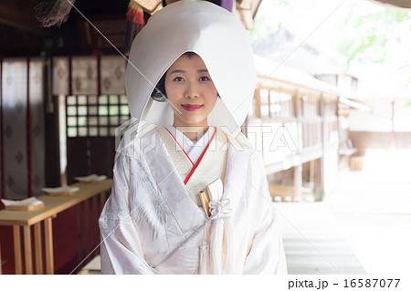 Bride's kimono by pure white dress 16587077
