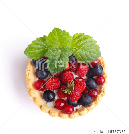 Dessert with wild berries 16587325