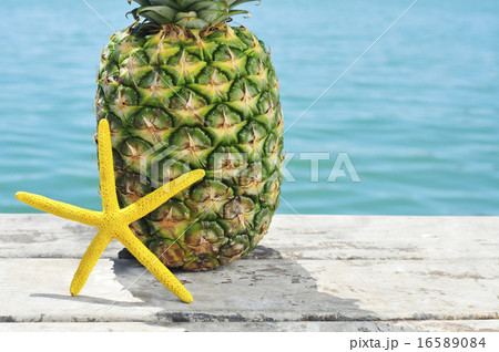 starfish and pineapple on an old wooden pier starfish and pineapple on an old wooden pier 16589084