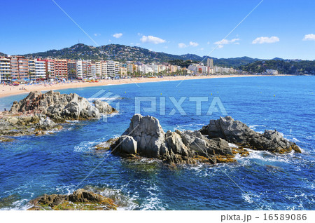 Platja de Lloret beach in Lloret de Mar, Spain 16589086
