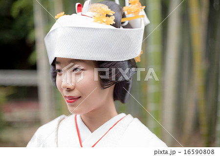 Bride's kimono by pure white dress 16590808