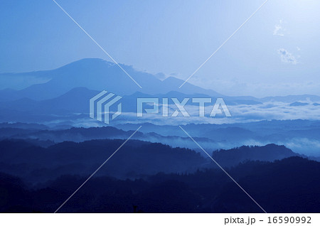 中国山地の雲海 16590992