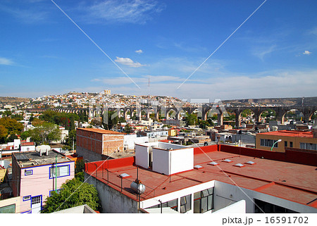 メキシコ　ケレタロ　展望台から見た水道橋 16591702