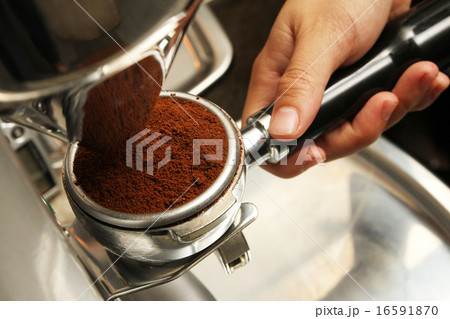 Freshly grinded coffee emptied onto coffee holder 16591870