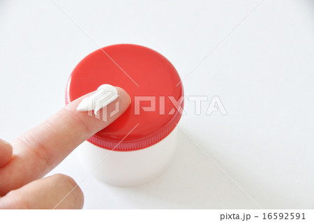 塗り薬 16592591