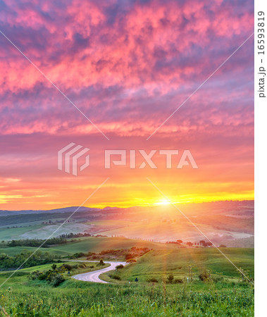 Tuscany sunrise 16593819
