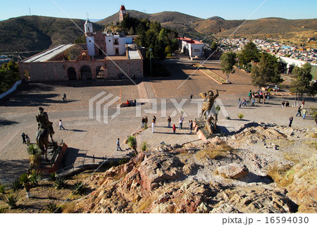 メキシコ サカテカス ブーファの丘の岩山から見下ろした山頂広場 メキシコ サカテカス ブーファの丘の岩山から見下ろした山頂広場 16594030