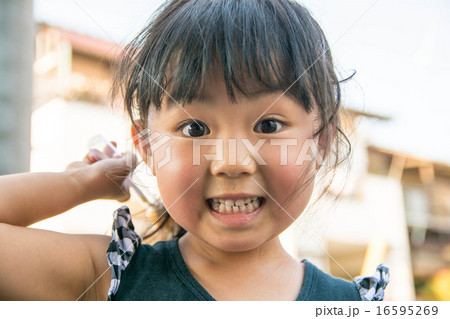 顔アップの女の子 顔アップの女の子 16595269