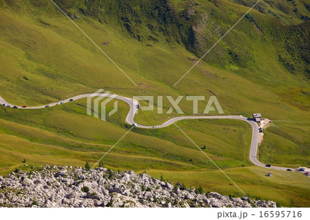 Mountains pass Mountains pass 16595716