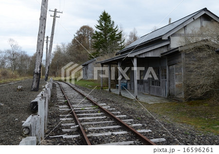廃線の駅舎 16596261