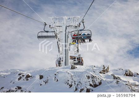Skiing Skiing 16598704