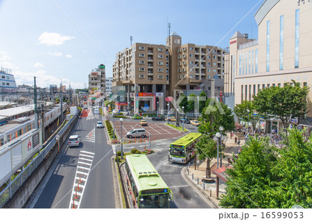 東武東上線　成増駅前のロータリ―広場 16599053
