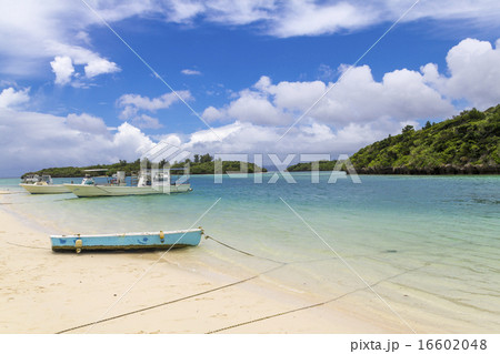 川平湾のビーチ(Kabira Bay,Ishigaki Island,Jpapan) 16602048