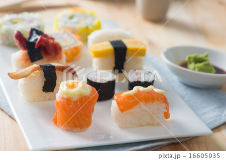sushi on plate 16605035
