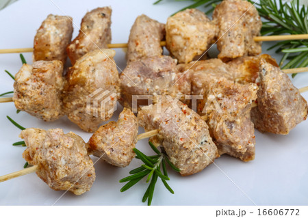 Chicken skewer 16606772