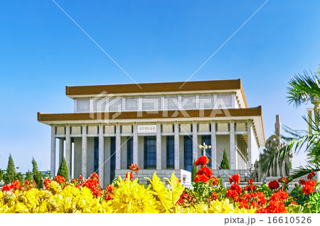 Mao Zedong mausoleum on Tiananmen Square 16610526