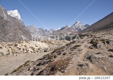 Route to Everest Base Camp 16612207