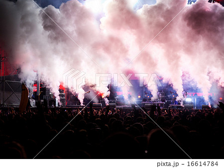 Crowd at concert 16614784