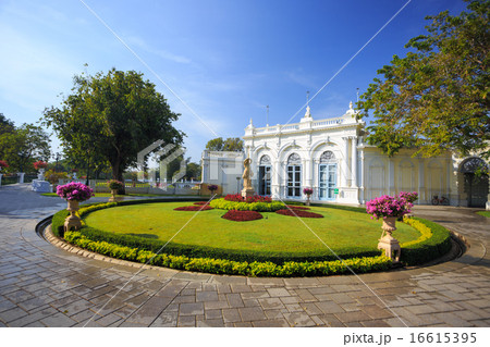 Devaraj-Kunlai gate Bang Pa-in palace Thailand 16615395