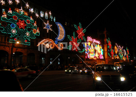 メキシコ　メキシコシティ　ソカロ　クリスマスイルミネーション 16615525