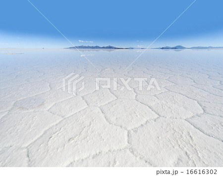 Salt lake Uyuni in Bolivia 16616302