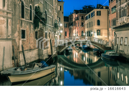 Night lateral canal and bridge in Venice, Italy 16616643