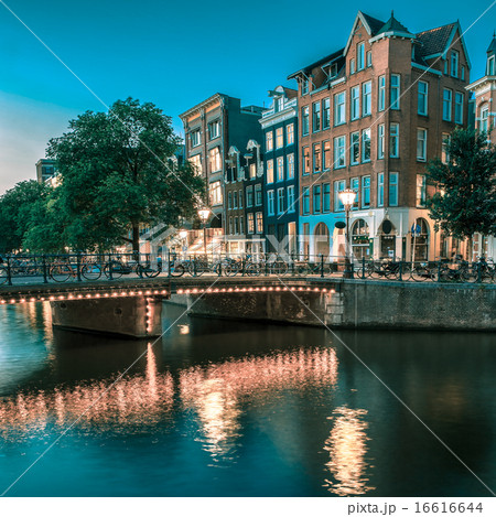 Night Amsterdam canal with dutch houses Night Amsterdam canal with dutch houses 16616644