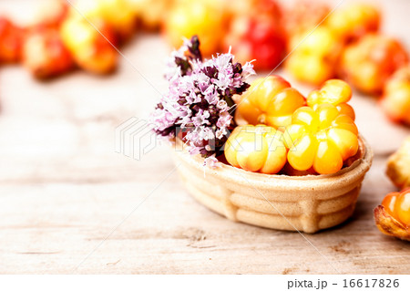 Cloudberry tart 16617826
