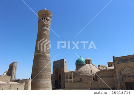 カラーン・ミナレットとミル・アラブ・メドレセ ブハラ ウズベキスタン カラーン・ミナレットとミル・アラブ・メドレセ ブハラ ウズベキスタン 16618718