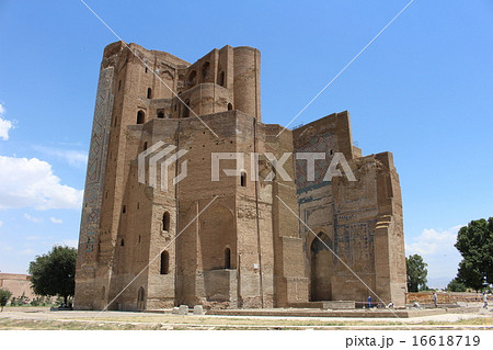 青空のアクサライ宮殿跡　ウズベキスタン　シャフリサーブス 16618719