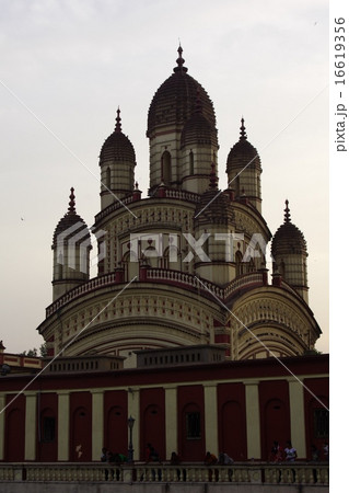 ヒンデイ教のドッキネッショル寺院 16619356
