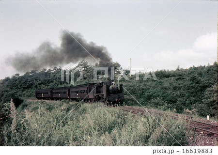 昭和44年小海線の旅客列車を牽引するｃ56蒸気機関車 16619883