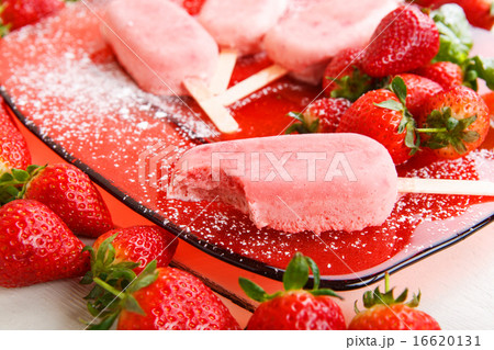 Homemade ice cream pops with fresh berries. Homemade ice cream pops with fresh berries. 16620131
