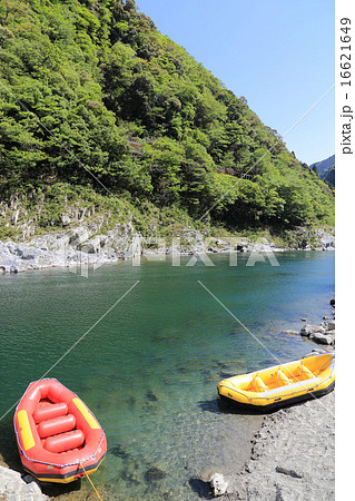 徳島県三好市  吉野川「大歩危」の観光用ゴムボート 16621649