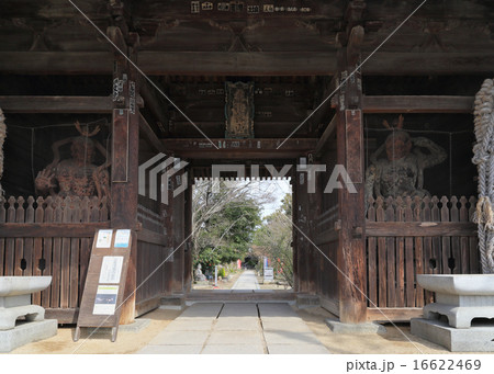 四国霊場第86番札所「志度寺」仁王門（仁王像は運慶作といわれる） 16622469