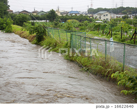 増水時の河川 増水時の河川 16622640