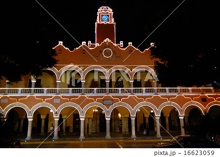 メキシコ メリダ 市庁舎 クリスマスイルミネーション メキシコ メリダ 市庁舎 クリスマスイルミネーション 16623059