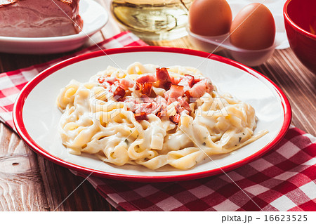 Pasta tagliatelle carbonara 16623525